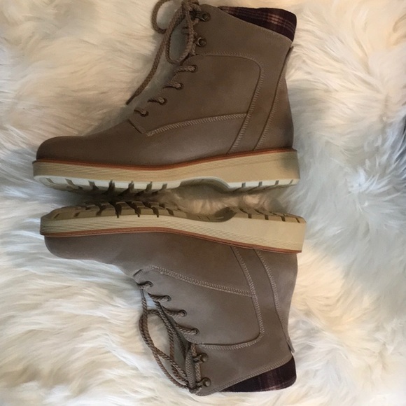 Adorable Baretraps NWOT - Picture 6 of 14